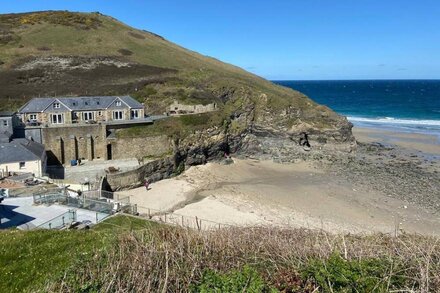 Beachside Cottage 20 steps from the sand