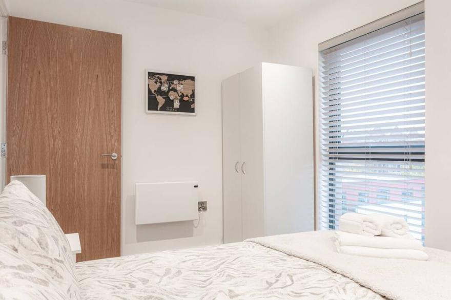 Spacious Modern Apartment Near Piccadilly Gardens