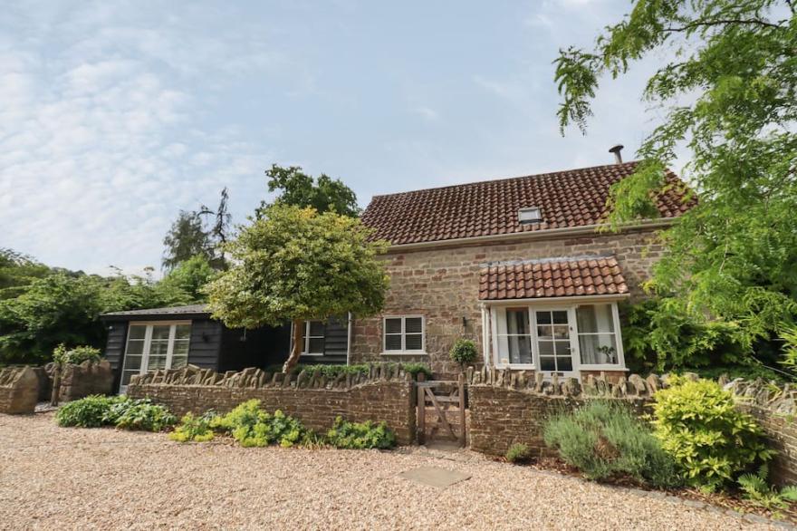 THE COACH HOUSE, Pet Friendly, With Pool In Ross-On-Wye