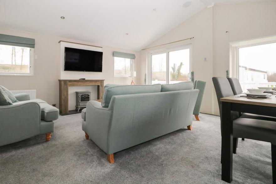 LODGE AT CHICHESTER LAKESIDE (2 BED), Family Friendly In Runcton
