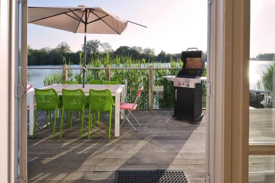 Dock Holiday - A Stunning Lakeside Retreat In The Cotswold Water Park