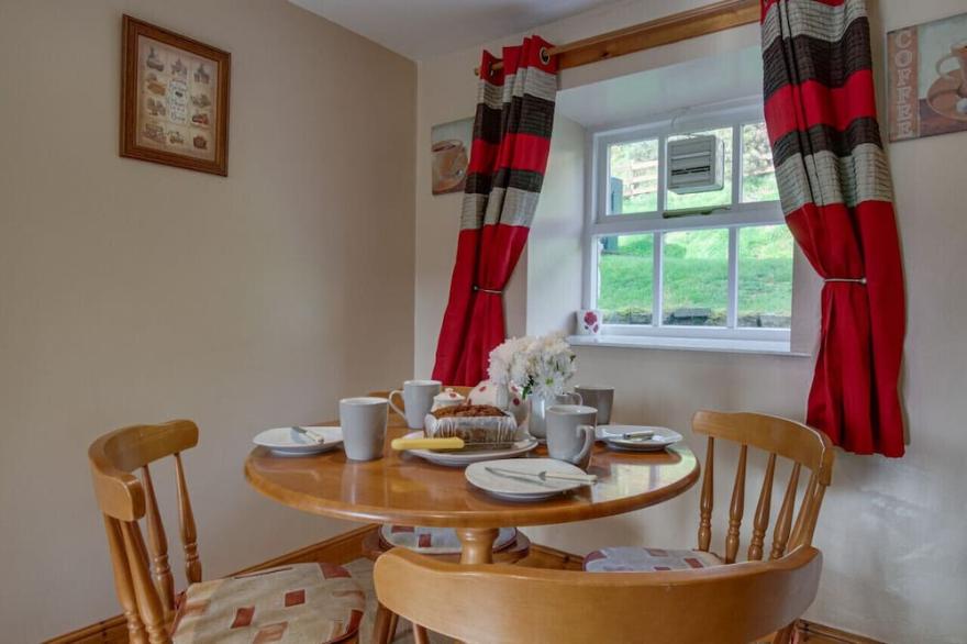 Trem Machno - Two Bedroom House, Sleeps 4
