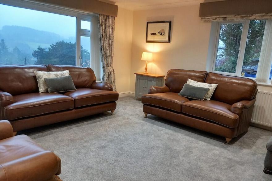 Holly Bank - Four Bedroom House, Sleeps 8