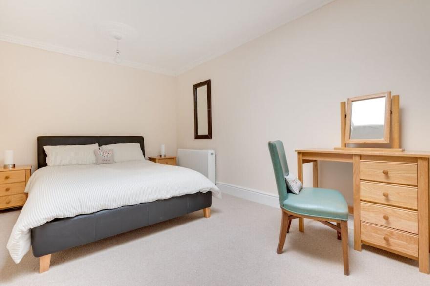 Golwg y Mor - Two Bedroom Apartment, Sleeps 4