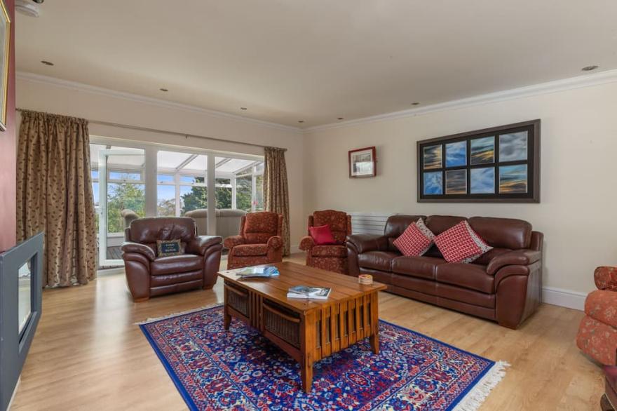 Sunningdale -  Beach House, Sea Views, Parking