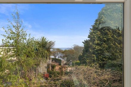 Sunningdale -  Beach House, Sea Views, Parking