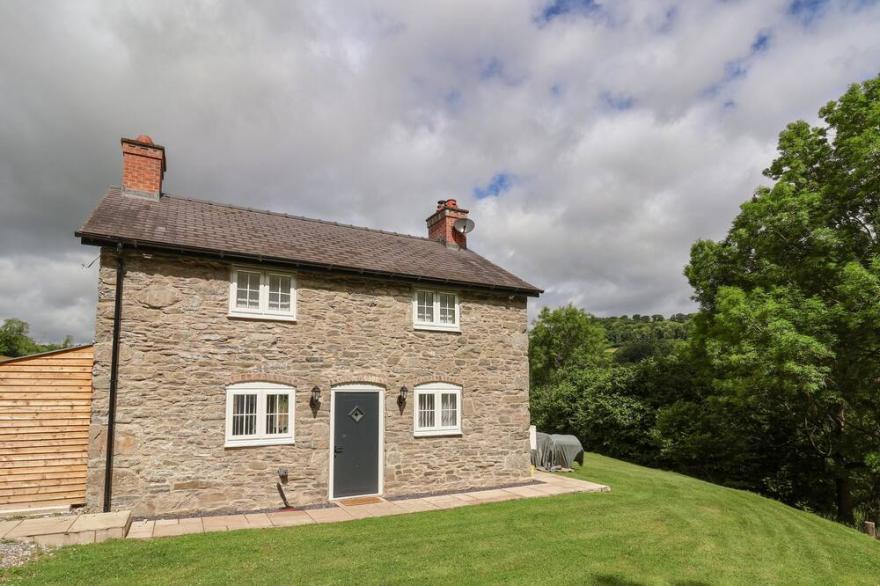 CAE IOCYN, Pet Friendly, Character Holiday Cottage In Chirk