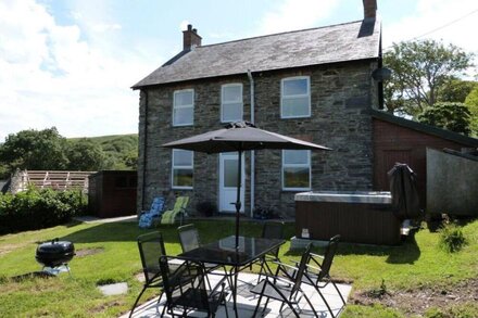 Gwarcwm Uchaf - Four Bedroom House, Sleeps 6