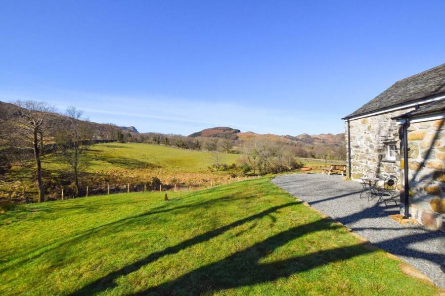 Penclogwynau - Two Bedroom House, Sleeps 4