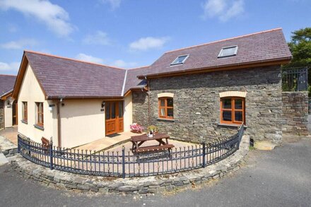 Blaenilar - Two Bedroom House, Sleeps 4