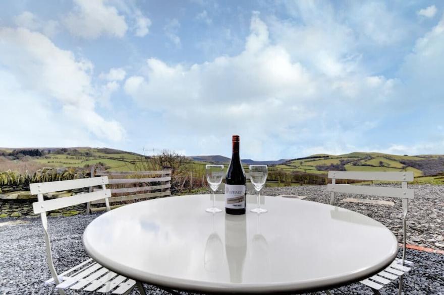 Llety Tanllan - Five Bedroom House, Sleeps 10
