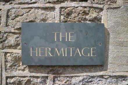 THE HERMITAGE, character holiday cottage, with a garden in Poulton