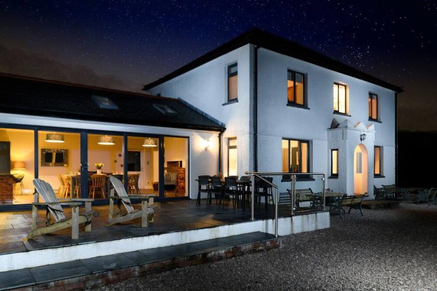 Plas y Mor - Six Bedroom House, Sleeps 14