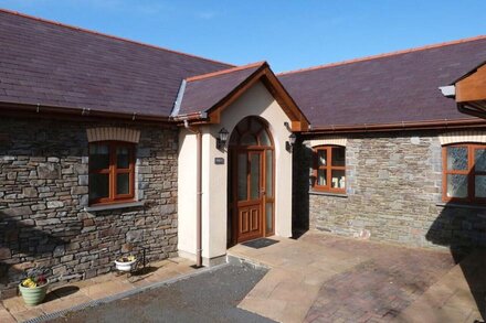 Blaenlli - Three Bedroom House, Sleeps 6