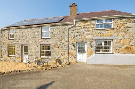 Ffermdy Cricieth - Three Bedroom House, Sleeps 6