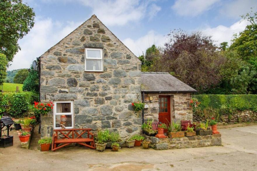 Bwthyn Conwy - Three Bedroom House, Sleeps 6