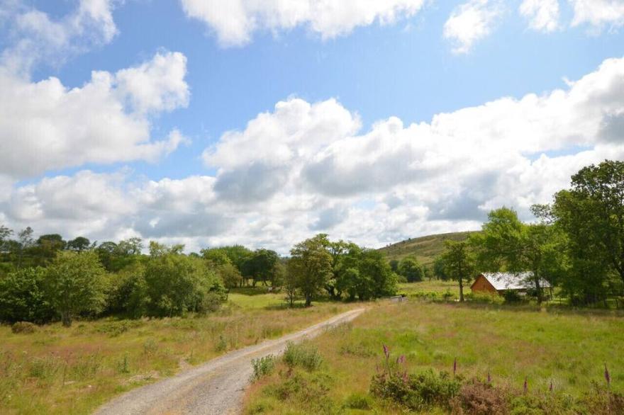 Llanddewi Retreat - Two Bedroom House, Sleeps 4