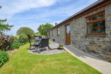 Deri'r Cwm - Two Bedroom House, Sleeps 4