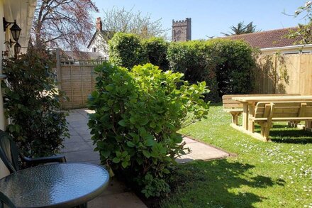 ROSEVILLE, family friendly, country holiday cottage in Watchet