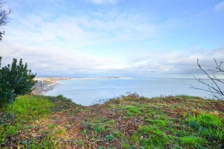 The Priory, Shanklin -  an apartment that sleeps 4 guests  in 2 bedrooms