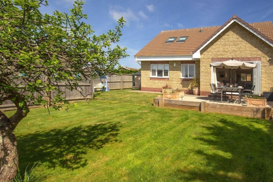 Bay Reach, Yaverland, Sandown -  A House That Sleeps 8 Guests  In 4 Bedrooms
