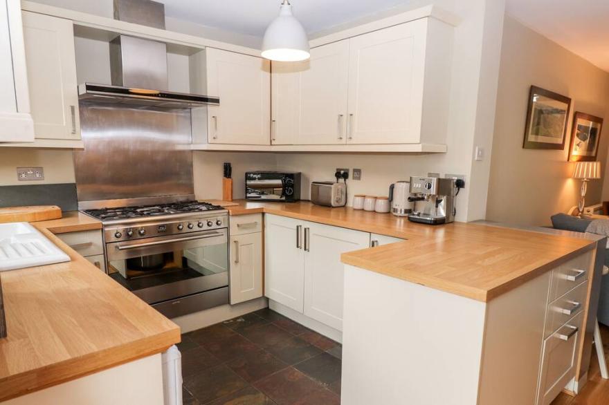 TWO THE CHAPEL - STAVELEY, family friendly in Staveley