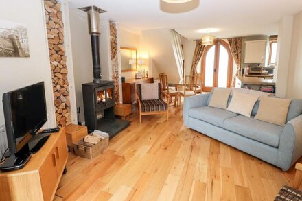 TWO THE CHAPEL - STAVELEY, family friendly in Staveley