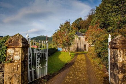 Shelburne Lodge-Beautiful holiday home-on the Crinan Canal 5BR sleeps 10