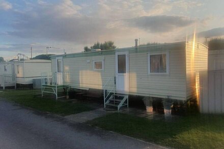 Beachfront 6 Berth Caravan, 5mins walk to Fantasy Island