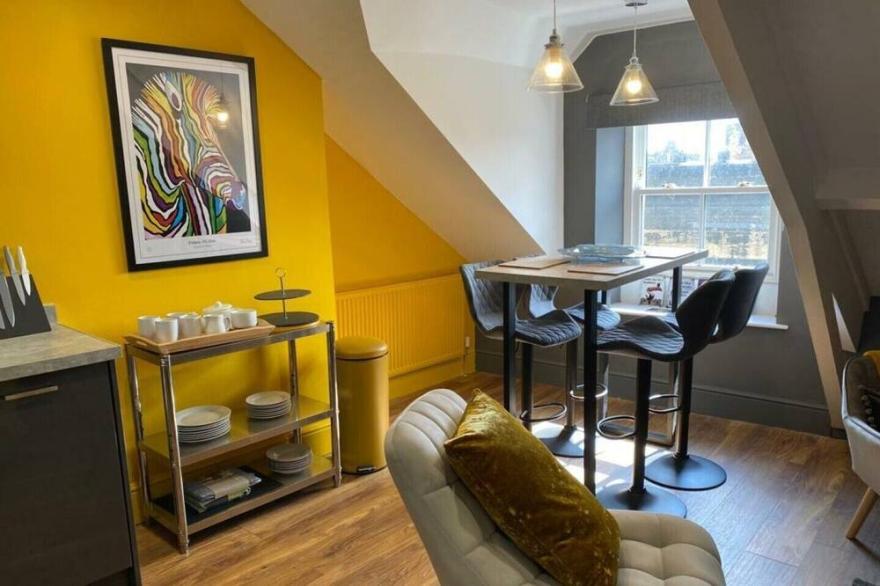 Yellow Ochre - 2 Bed Apartment
