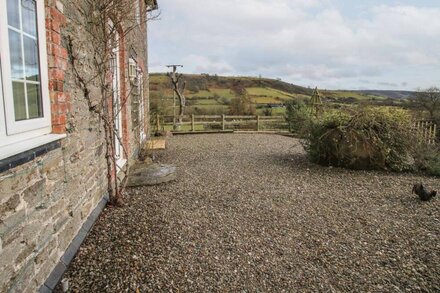 ENGLAND SHELVE FARMHOUSE, pet friendly in Bishop's Castle