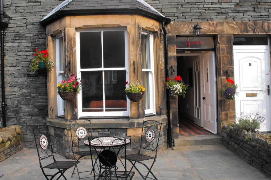 Cottage Centre Of Keswick 4 Bedrooms 2 Bathrooms Sleeps 8/10 With Parking.