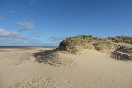 Cosy Grade 2 Listed Cottage on the historic High Street of Wells-Next-The-Sea