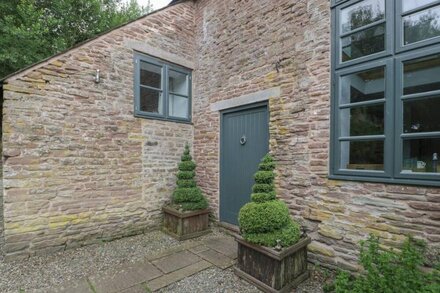 OWL BARN, family friendly, luxury holiday cottage in Leominster