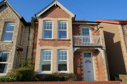 Arden House - family house overlooking Bude Golf Course and close to the beach