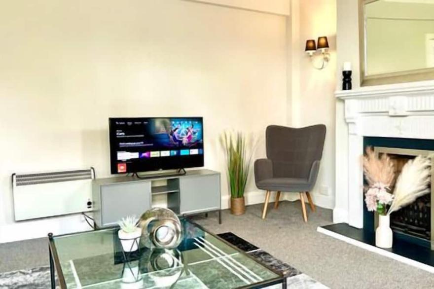 Pass the Keys | Updated Luxury 3 Bedroom Central Apartment