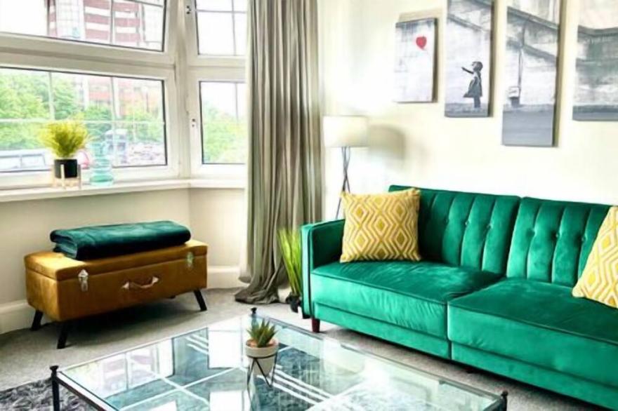 Pass the Keys | Updated Luxury 3 Bedroom Central Apartment