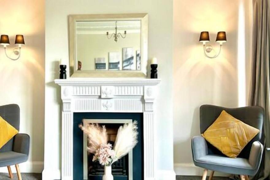 Pass the Keys | Updated Luxury 3 Bedroom Central Apartment