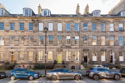 Gorgeous, 5 star-rated Georgian Home in the Heart of Edinburgh