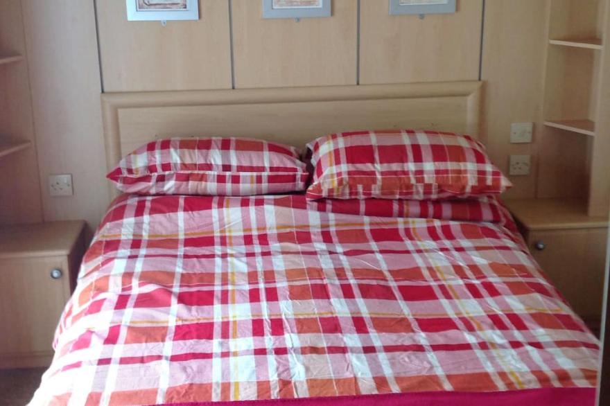 Luxury 2 Bed Caravan In Bognor Regis, Sleeps 4