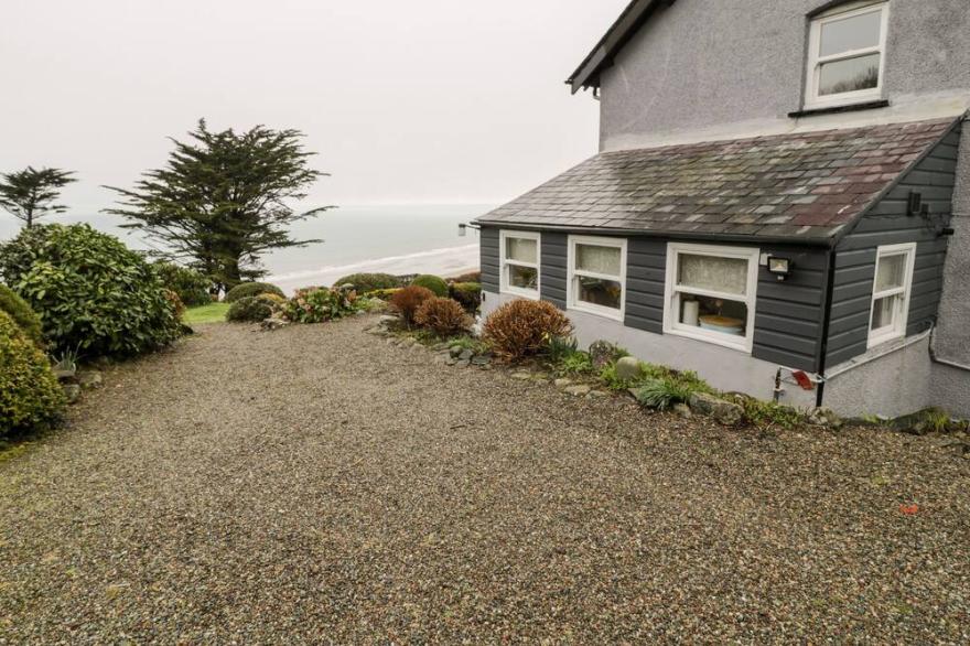 SIBRWD Y MOR, family friendly, character holiday cottage in Harlech