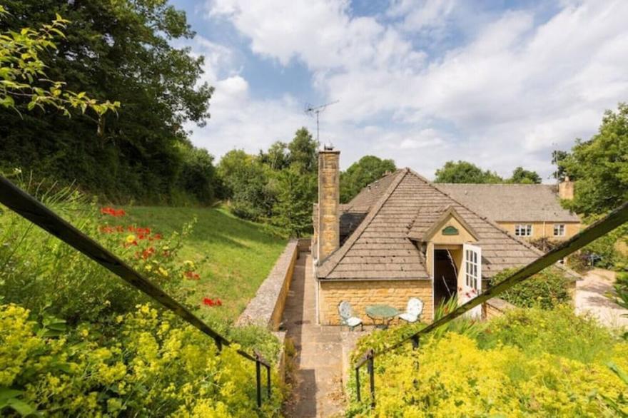 Springbank Loft - Tranquil Cotswold Hideaway