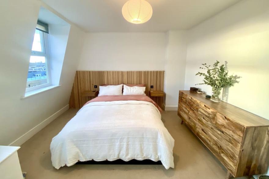 Large Apartment in Balham, the 