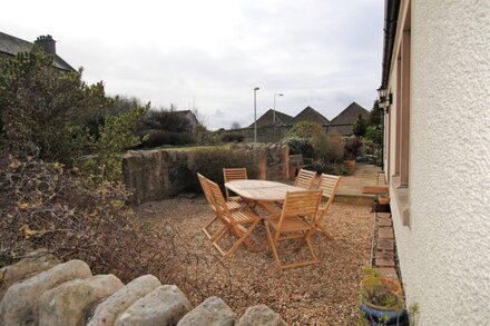 Orchard Cottage-spacious cottage in rural setting