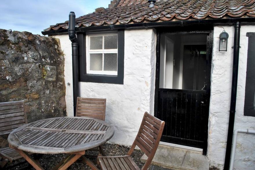 Lily's Cottage quaint retreat in coastal village