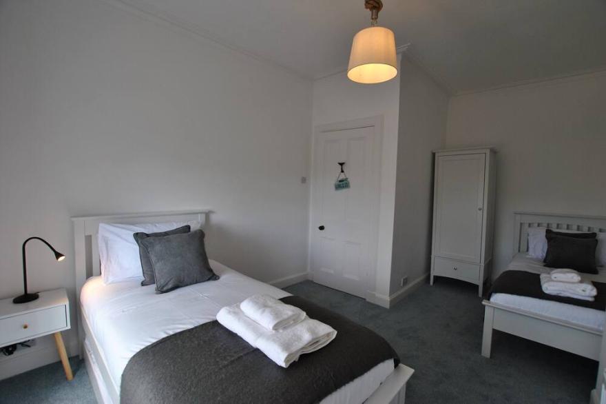 Creel Cottage- stylish cottage near the sea