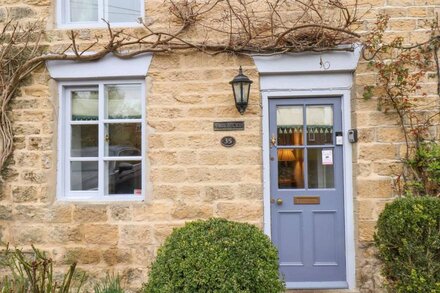 RISEHOLME, pet friendly, character holiday cottage in Ebberston