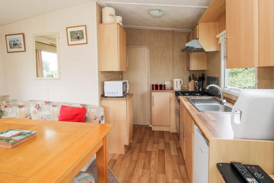 3 OLD ORCHARD, pet friendly, with a garden in Much Wenlock