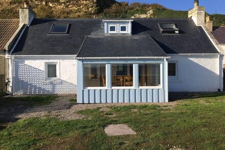 Fisherman's Cottage In Tranquil Highland Village Overlooking The Sea