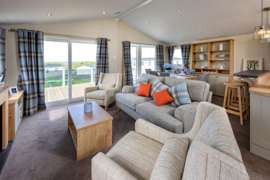 Holiday Lodge in Nefyn, private access to beach, sea views & enclosed play area